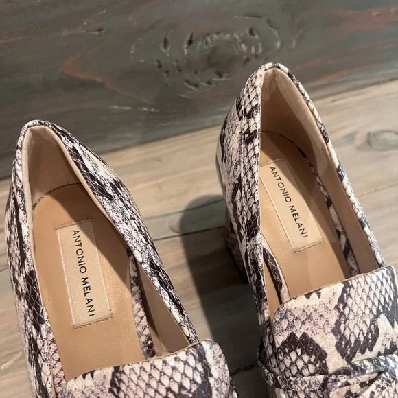 (SOLD) Antonio Melani Women's White Snake Print Shoes - Picture 5 of 5
